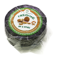 poltrdi sir freising z orehi, 45 % m. m., loška mlekarna, kgz, pakirano